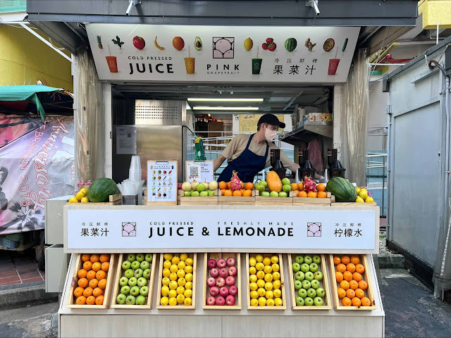 Fresh pink grapefruit cold pressed juice stall at Chinatown Street Market