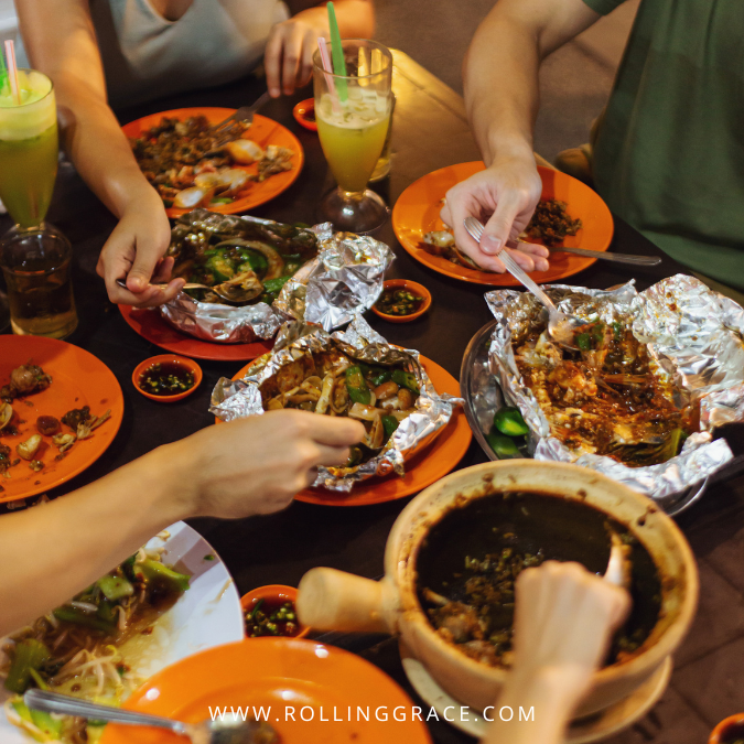 People eating Malaysian street food served in plastic and foil containers, microplastic consumption
