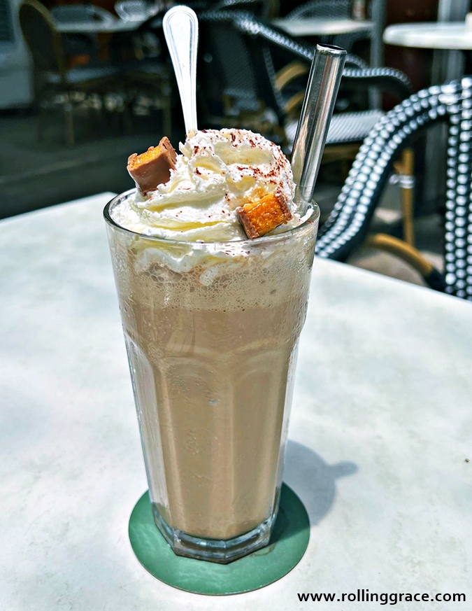 Honeycomb Goldrush Espreski chocolate drink at DÔME Café Suria KLCC