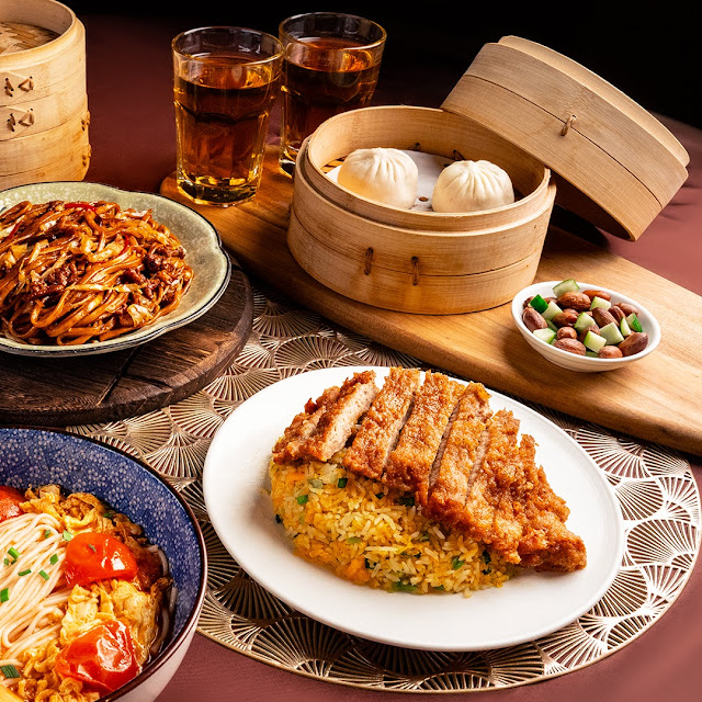 Xiao long bao and hand-pulled la mian noodles at Dragon-i restaurant, Sunway Velocity Mall