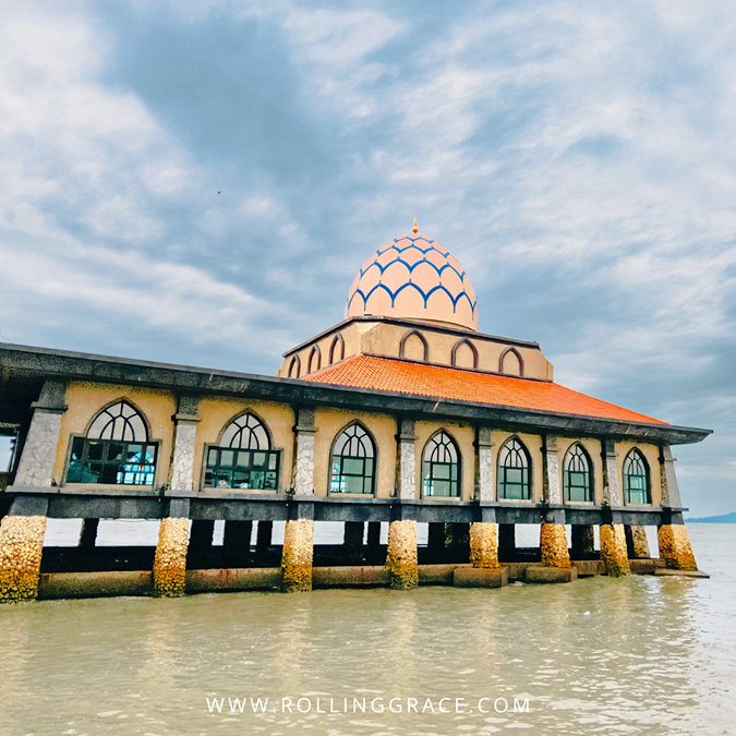 Exterior view of Masjid Al Hussain Kuala Perlis with blue and gold dome