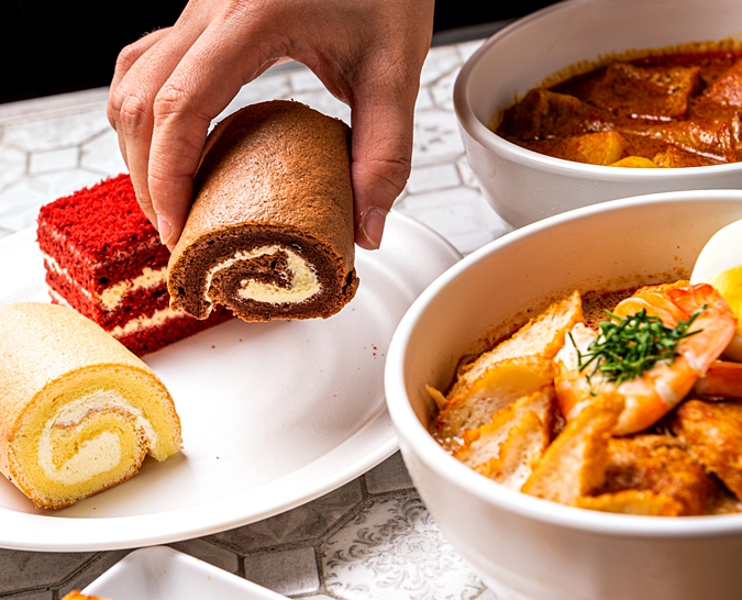 Kaya toast and local breakfast dishes at Toast Box in Mid Valley Megamall