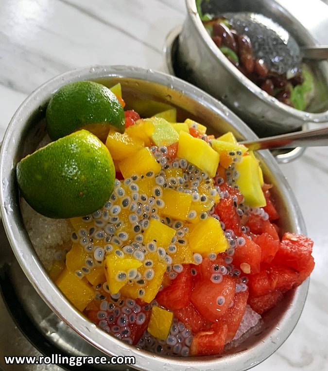 13 Best Food in Teluk Intan Perak: Where and What to Eat 13 Cold desserts at Hawayi Teluk Intan, including ximilu and shaved ice