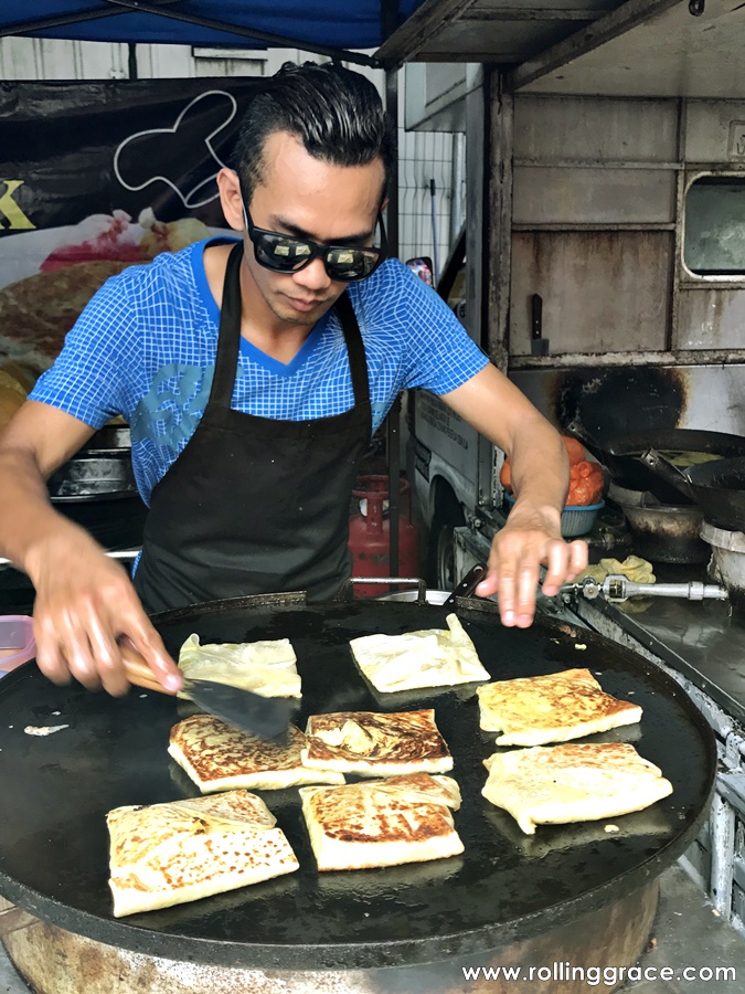 Best Ramadan Food in Malaysia: 10 Must-Eat Bazaar Favourites 4 Murtabak being cooked on a flat griddle at a Ramadan bazaar