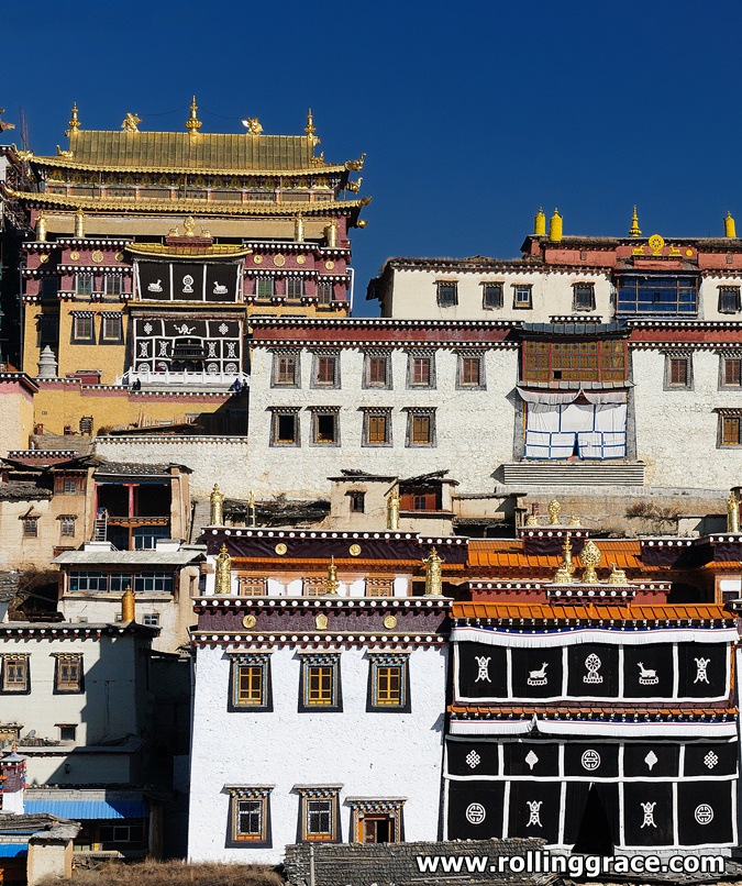 Songzanlin Monastery exterior in Shangri-La, Yunnan