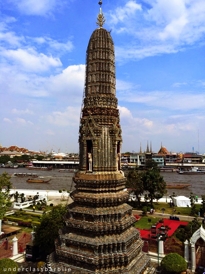 Wat Arun Temple Bangkok: 10 Things to Know Before Visiting 7 Central prang of Wat Arun decorated with porcelain mosaics