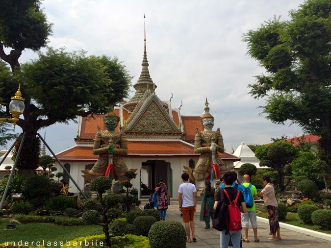 Wat Arun Temple Bangkok: 10 Things to Know Before Visiting 13 Visitors walking slowly through Wat Arun temple grounds