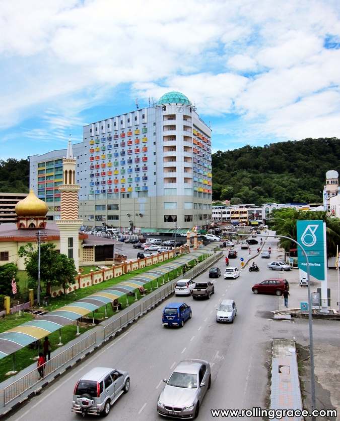 Map showing location of Limbang Sarawak between two parts of Brunei