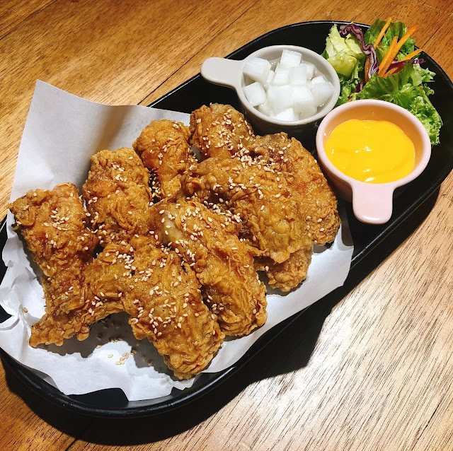 Korean fried chicken and dipping sauces at B.Station Korean restaurant in Ampang Selangor Malaysia