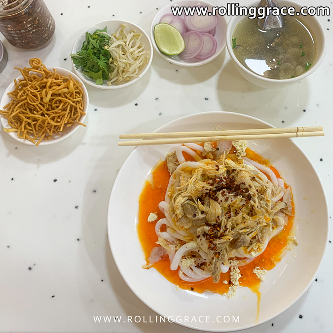 Nan Gyi Thote thick rice noodle salad with chicken curry and boiled egg, Myanmar breakfast dish