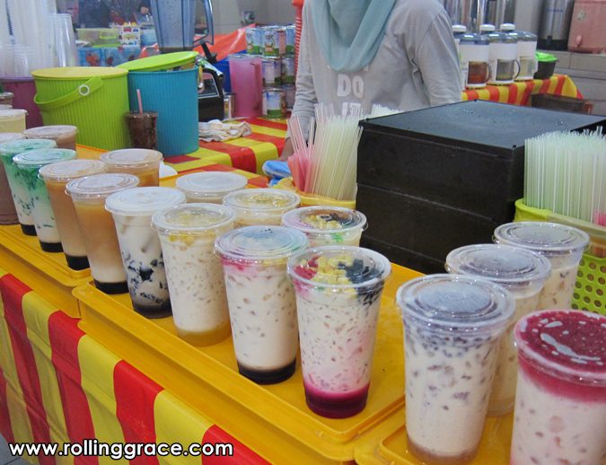 Rows of colourful local Bruneian drinks with toppings such as grass jelly, nata de coco, and red beans at Gadong Night Market