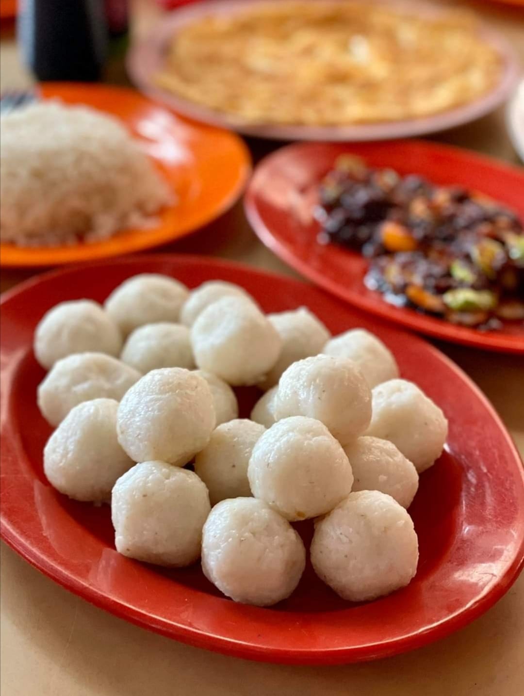 A plate of smooth, hand-rolled chicken rice balls at Ee Ji Ban Melaka