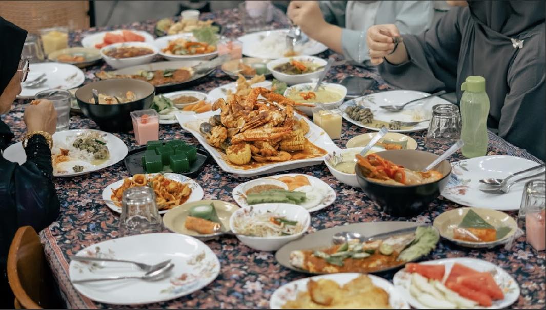 A large spread of traditional Malay home-cooked dishes on a table at Papayun Kitchen