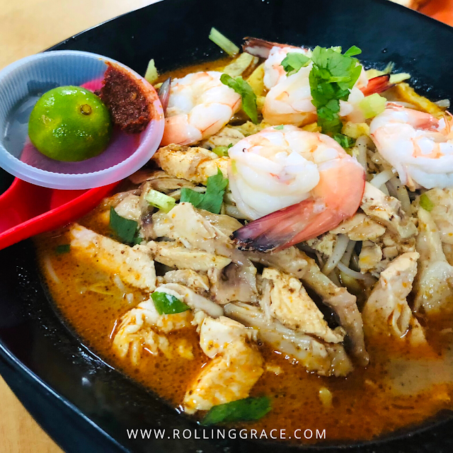 Bowl of Sarawak Laksa with prawns, shredded chicken and calamansi lime, Kuching Sarawak Malaysia