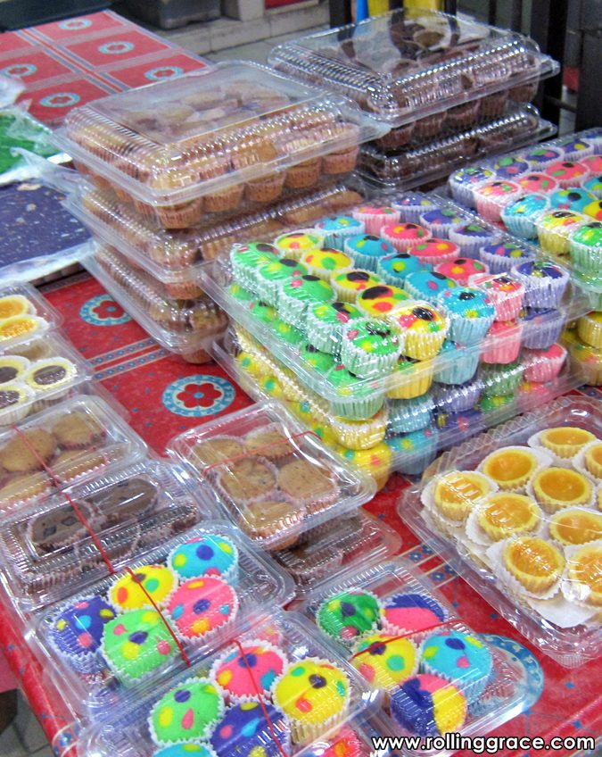Trays of colourful traditional Bruneian kuih and mini cakes for sale at Gadong Night