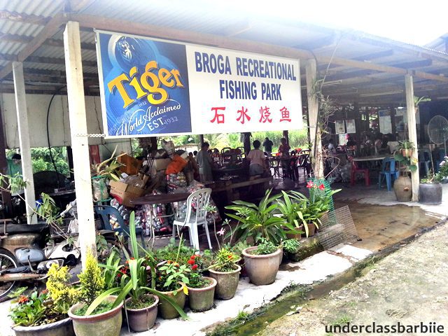 7 Delicious Dishes at Broga Recreational Fishing Park 2 Entrance signage of Broga Recreational Fishing Park, 石水烧鱼, Kampong Lenggeng, Negeri Sembilan.
