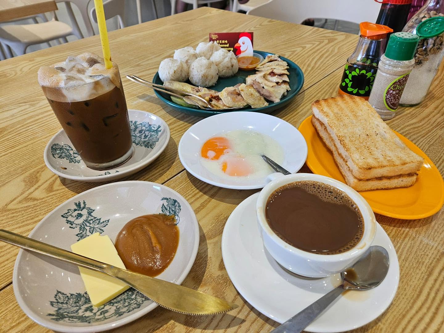 10 Must Try Food in Klang: Best Local Dishes in Selangor 6 Hainanese kopi half boiled eggs kaya toast at Choon Guan Hainan Coffee 1956 Pandamaran Port Klang