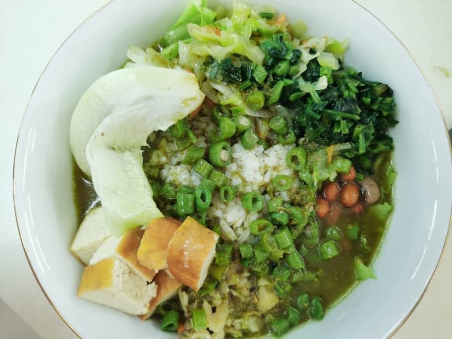10 Must Try Food in Klang: Best Local Dishes in Selangor 11 Hand-torn mee hoon kuih in anchovy broth at Fatty Mee Hoon Kuih House Taman Berkeley Klang