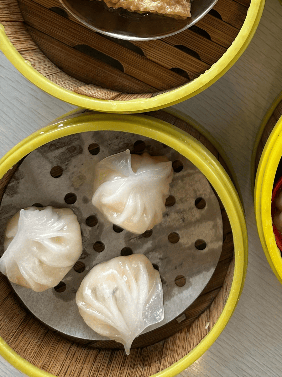 10 Best Halal Dim Sum in KL for a Pork-free Chinese Feast 10 Steamed pork-free dumplings in a bamboo basket at Restoran Minmax in Kuala Lumpur