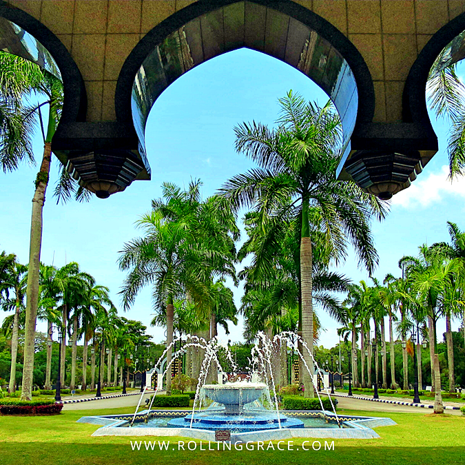 5 Stunning Reasons to See Masjid Jame' Asr Hassanil Bolkiah 10 Garden entrance of Masjid Jame' Asr Hassanil Bolkiah with palm trees and golden dome in Brunei