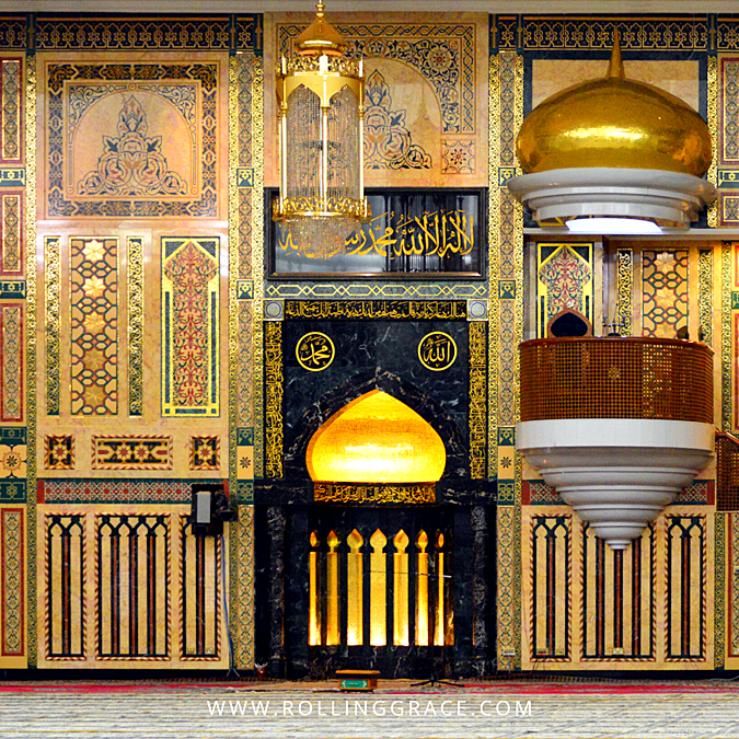 5 Stunning Reasons to See Masjid Jame' Asr Hassanil Bolkiah 6 Ornate golden mihrab inside the prayer hall of Masjid Jame' Asr Hassanil Bolkiah Brunei
