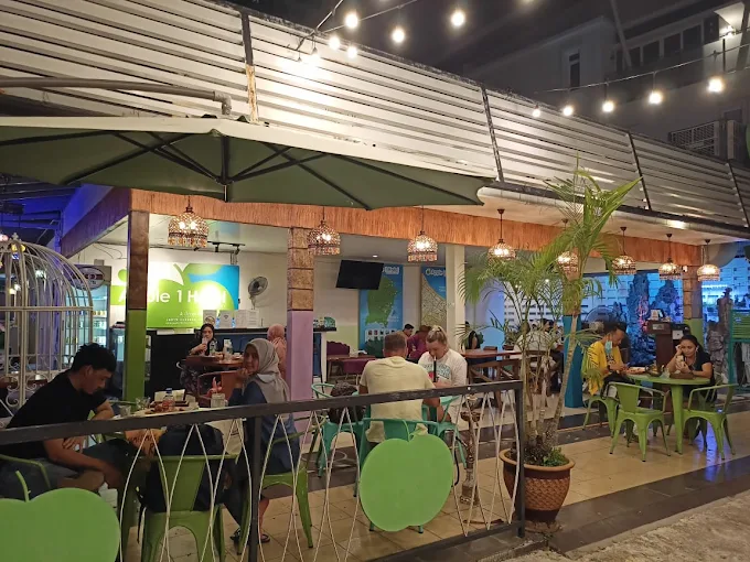 10 Best Shisha in Penang: Exciting Island Hookah Experience 6 Open-air seating at ASALA Arabic Restaurant and Shisha Lounge in Pulau Tikus Penang