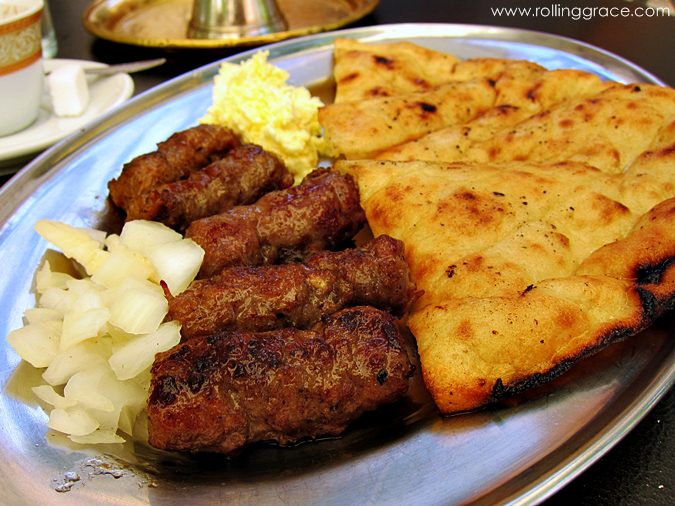 Bosnian ćevapi grilled sausages served with somun flatbread and onions