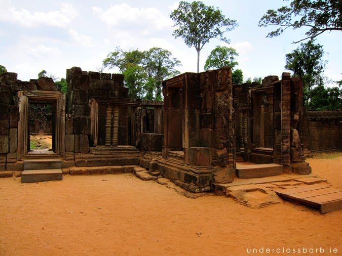 12 Best Temples in Siem Reap You Have to See 8 Red sandstone buildings and courtyard at Banteay Srei Temple in Siem Reap Cambodia