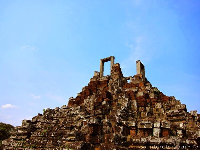 12 Best Temples in Siem Reap You Have to See 12 Three-tiered pyramid of Phimeanakas Temple inside the Royal Palace enclosure at Angkor Thom Siem Reap