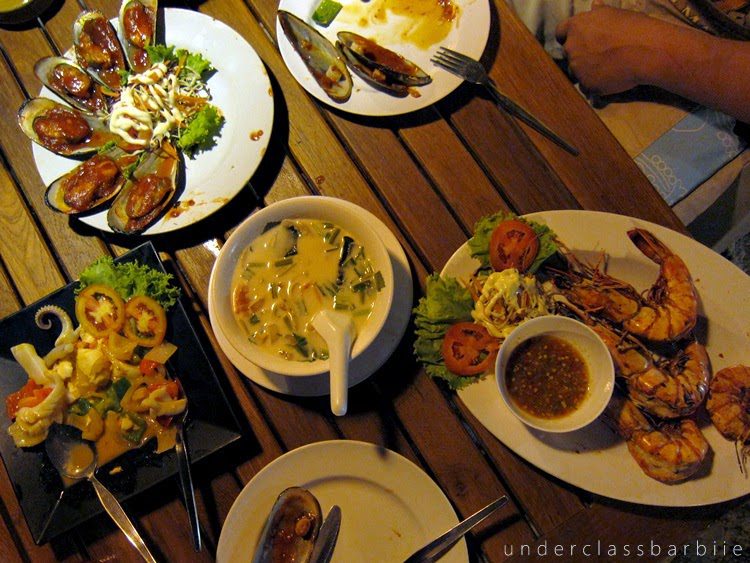 Koh Samet Thailand: 8 Best Relaxing Things to Do 11 Overhead view of a Thai seafood dinner spread with curries, fried fish, and rice at Koh Samet Thailand