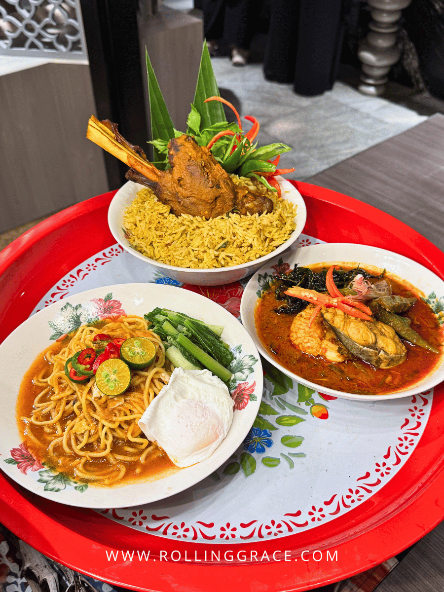 Makan Kitchen DoubleTree by Hilton: 9 Merdeka Dishes to Try 7 Red tray with prawn mee and laksa at Makan Kitchen DoubleTree by Hilton Putrajaya Lakeside Merdeka buffet