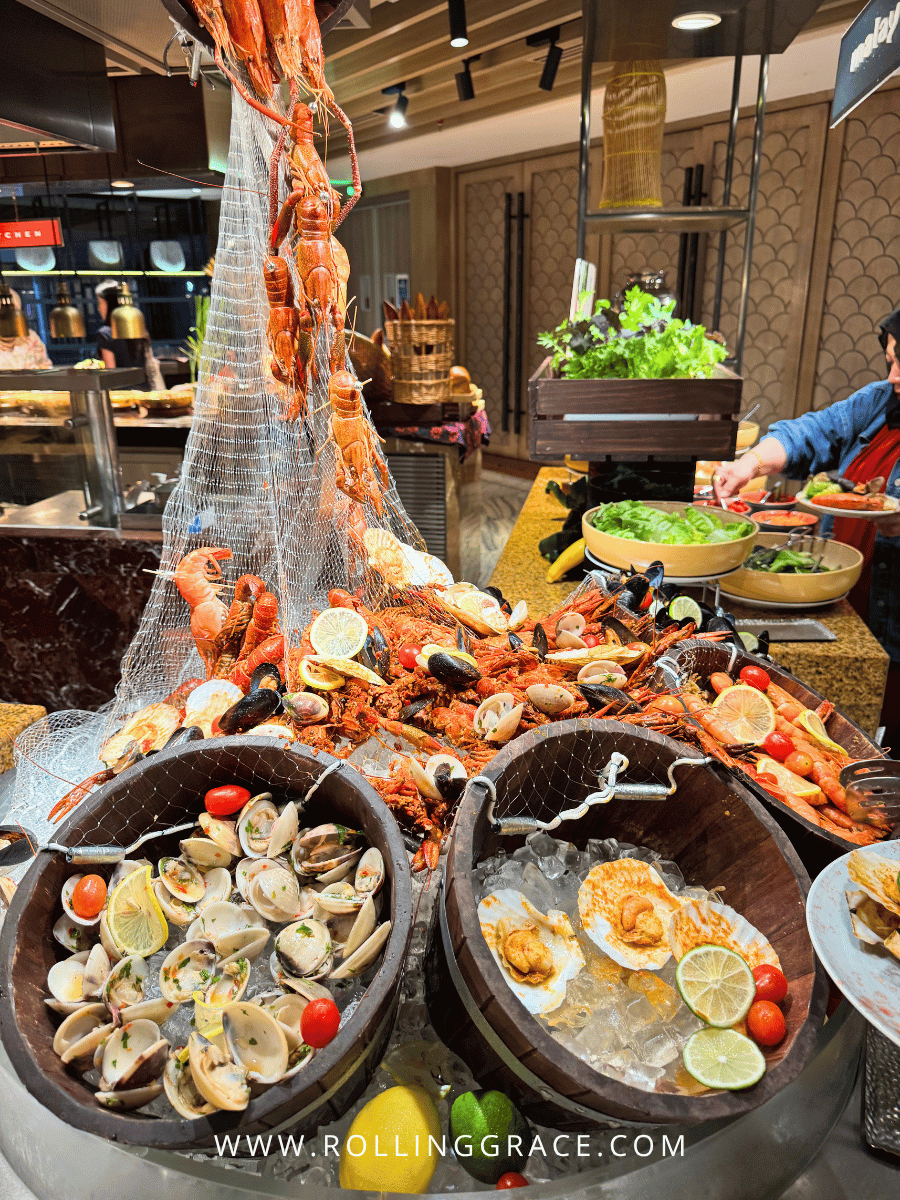 Makan Kitchen DoubleTree by Hilton: 9 Merdeka Dishes to Try 3 Seafood buffet display with prawns crabs and shellfish at Makan Kitchen DoubleTree by Hilton Putrajaya Lakeside