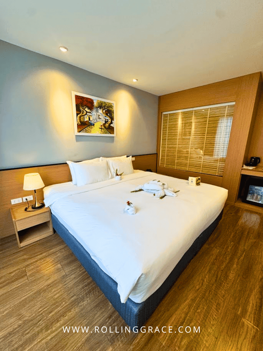 Junior Suite bedroom at Minasi Grand Hotel Hanoi with wooden floors and modern furnishings