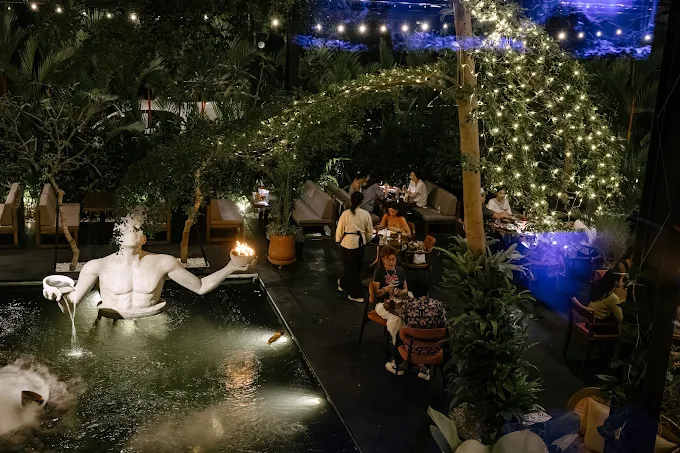 12 Best Shisha in Bali: Hookah in Canggu, Seminyak & Ubud 12 Atmospheric evening setting at FERRO Grill Restaurant and Bar on Jl. Bisma Ubud, featured in Rolling Grace best shisha in Bali guide