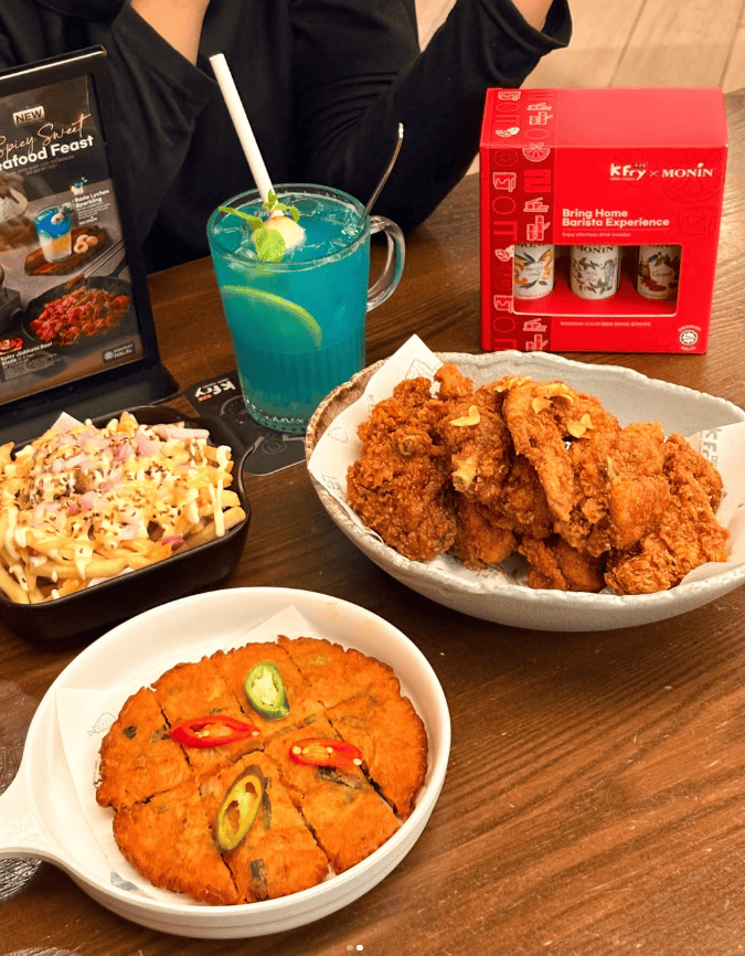 10 Best Halal Restaurants in 1 Utama: Muslim Friendly Food 5 Korean fried chicken, pancake and a blue soda at K Fry Urban Korean, halal restaurants in 1 Utama, Petaling Jaya