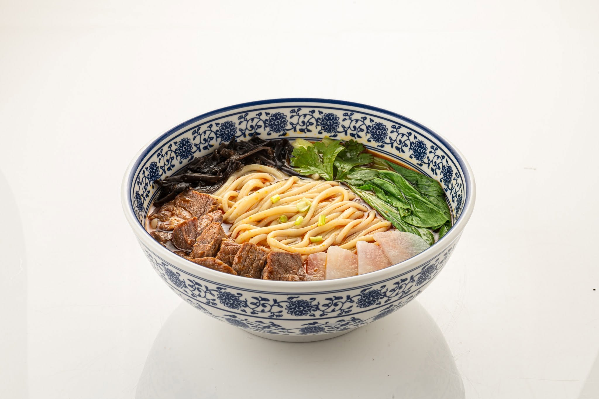 10 Best Halal Restaurants in 1 Utama: Muslim Friendly Food 7 Beef noodle soup in a blue and white bowl at Mee Tarik Faizal Kong, halal restaurants in 1 Utama, Petaling Jaya