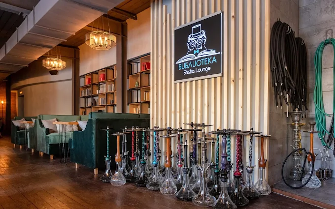 Lounge with bookshelves, green sofas and a row of hookahs at Biblioteka Shisha Lounge, Kitay-Gorod, shisha in Moscow